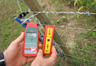 Multimeter und einfacher Spannungsprüfer