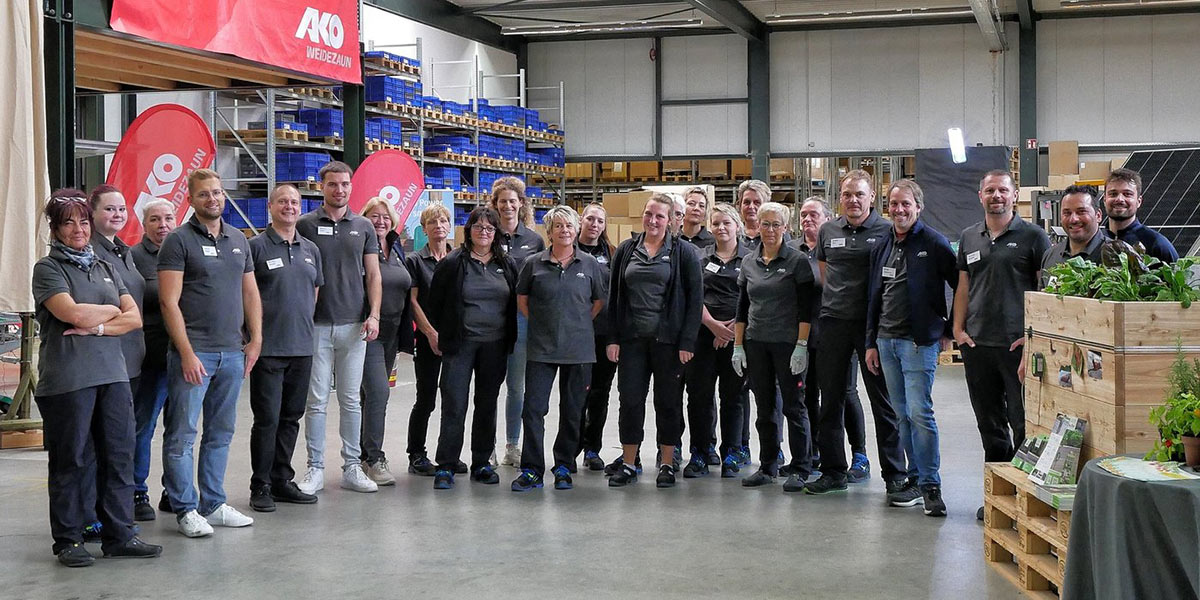 AKO Mitarbeiter im Lager in Wangen