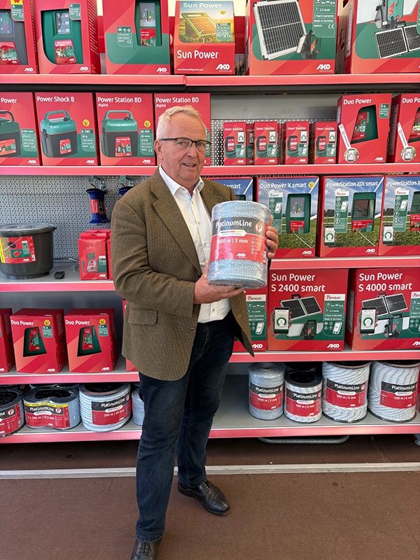 Der Landwirtschaftsminister Till Backhaus am Messestand von AKO