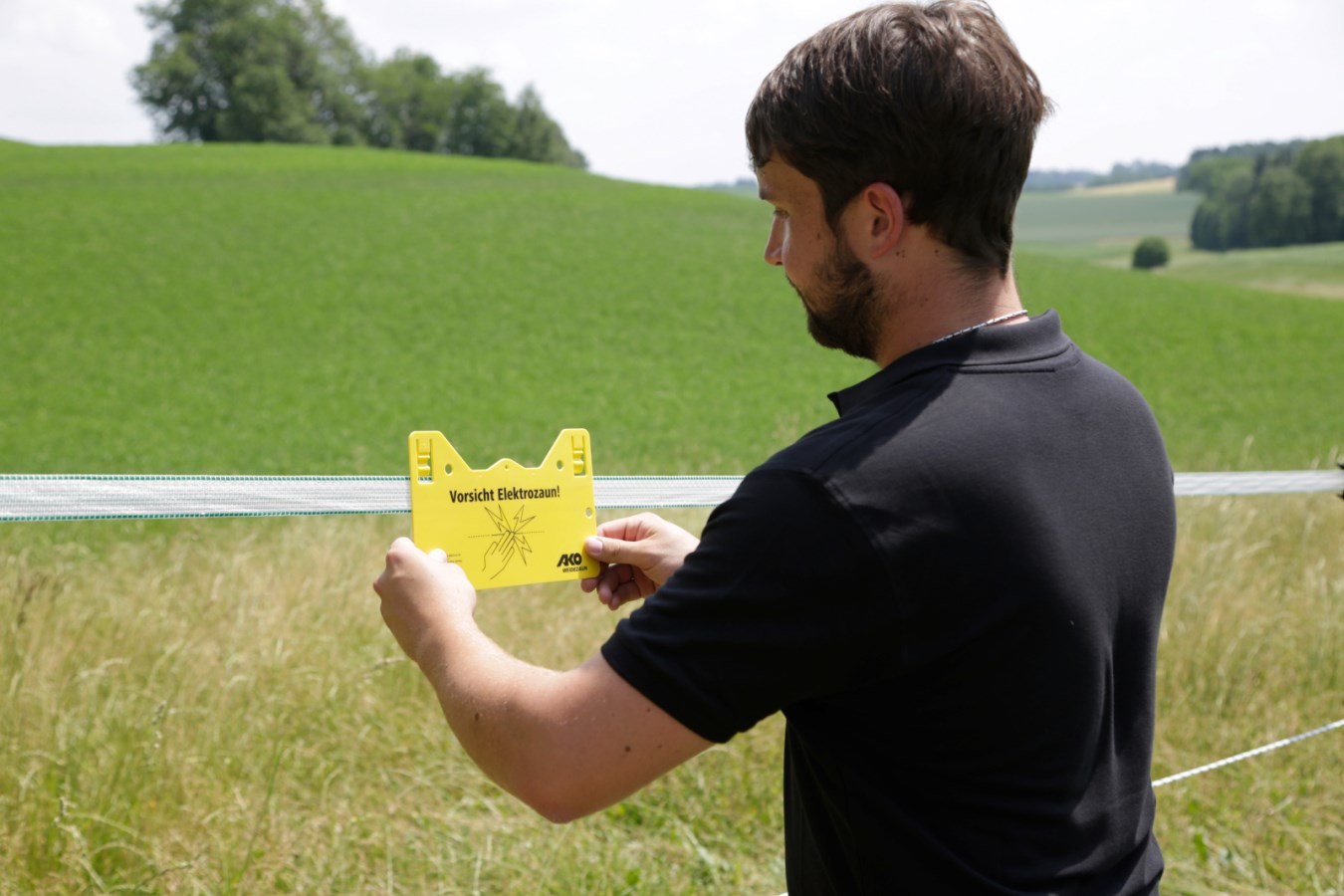 Eider Warnschild Für Elektrozaun – 9-sprachig, 225 X 130 Mm, Mit Befestigungslöchern